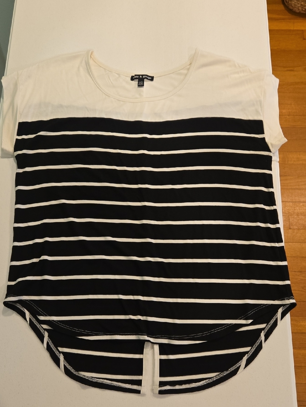 Cable & Gauge White and Black Striped Scoop-Neck Short Sleeve Tee